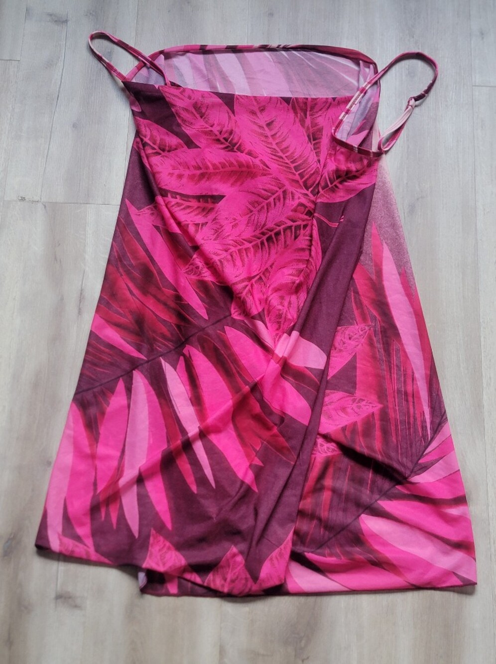 SARESS Tropical Pink Leaf Beach Wrap